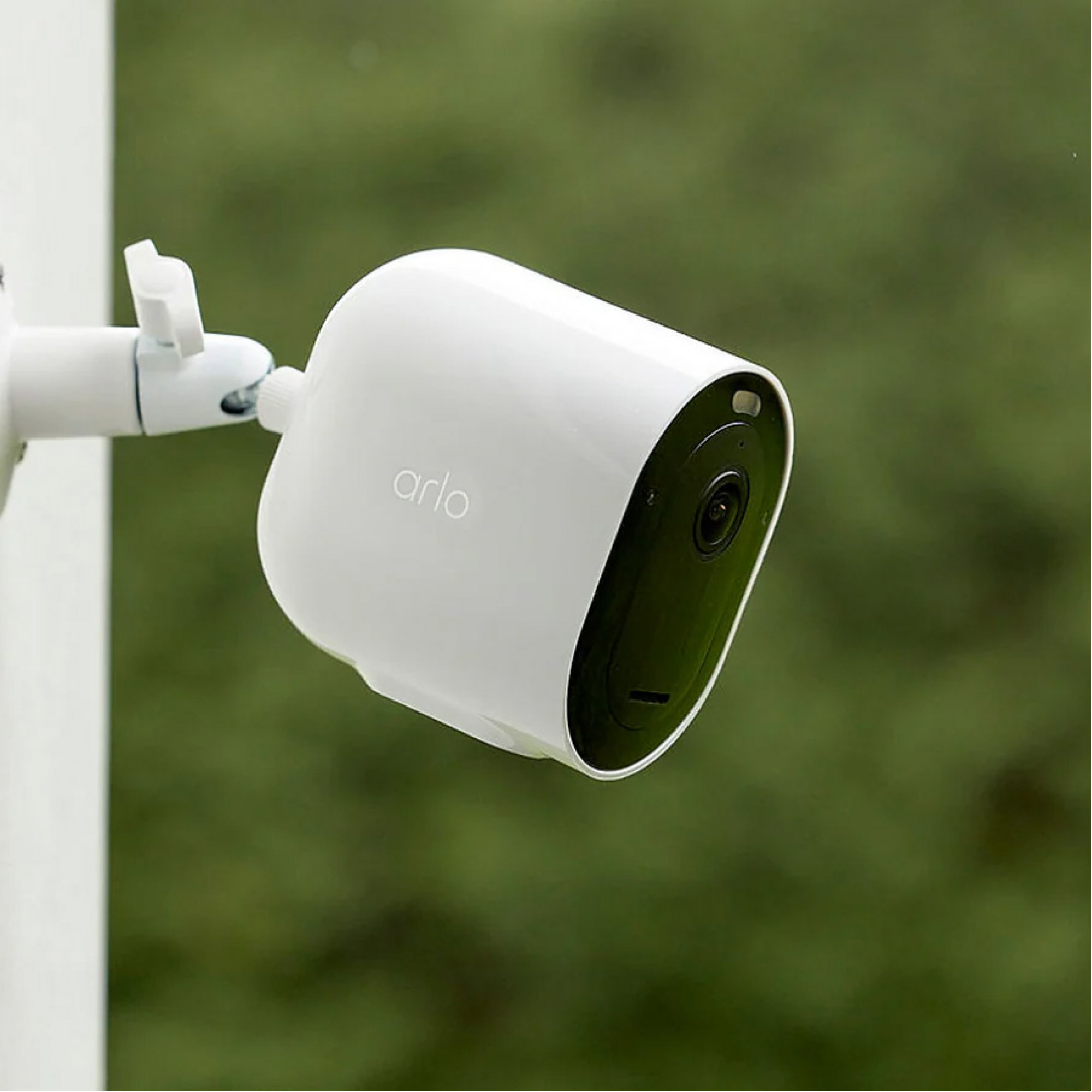 Arlo Pro (6th Gen) – AI камера відеоспостереження для дому